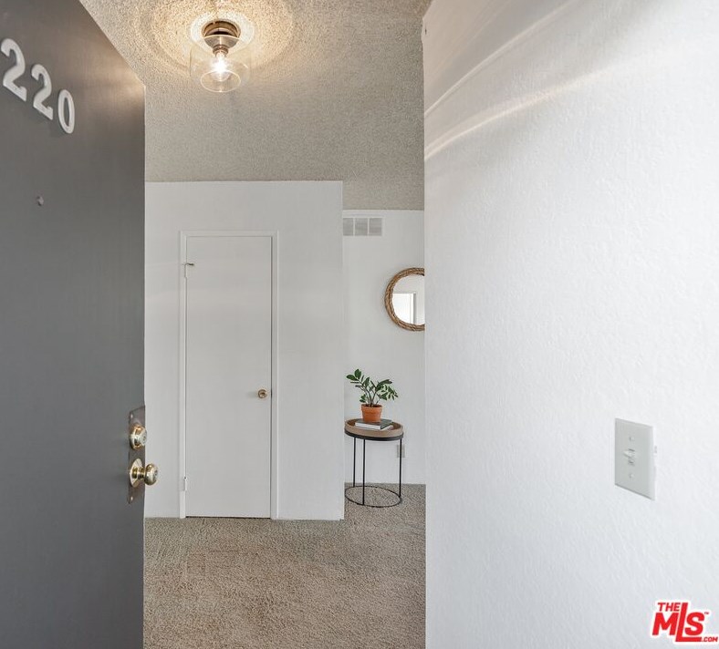320 E Stocker St #220, Glendale, CA 91207