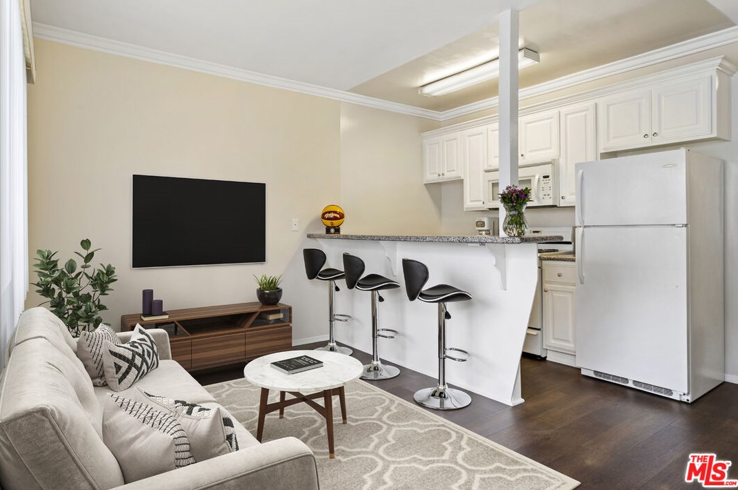 3016 Shrine Pl, Los Angeles, CA 90007-3750