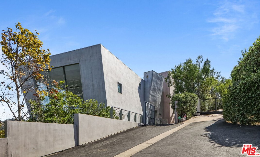 3596 Woodhill Canyon Rd, North Hollywood, CA 91604