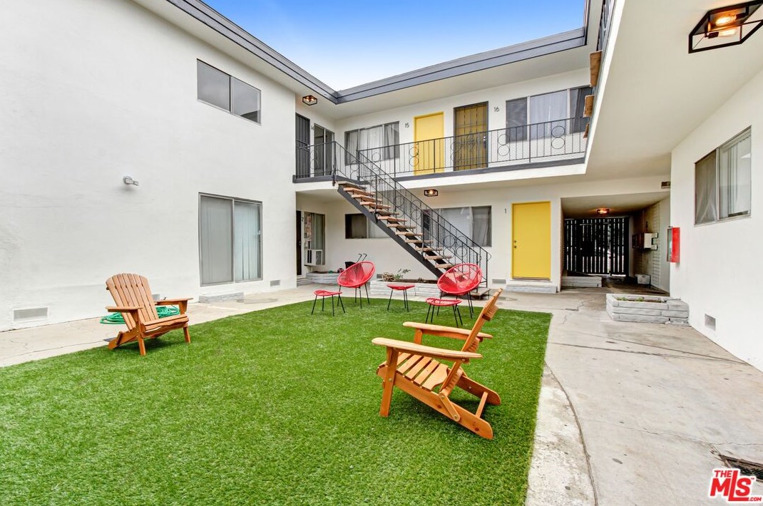 2033 Chariton St, Los Angeles CA  90034-1516 exterior