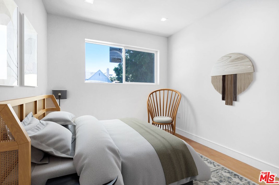 2033 Chariton St, Los Angeles CA  90034-1516 exterior