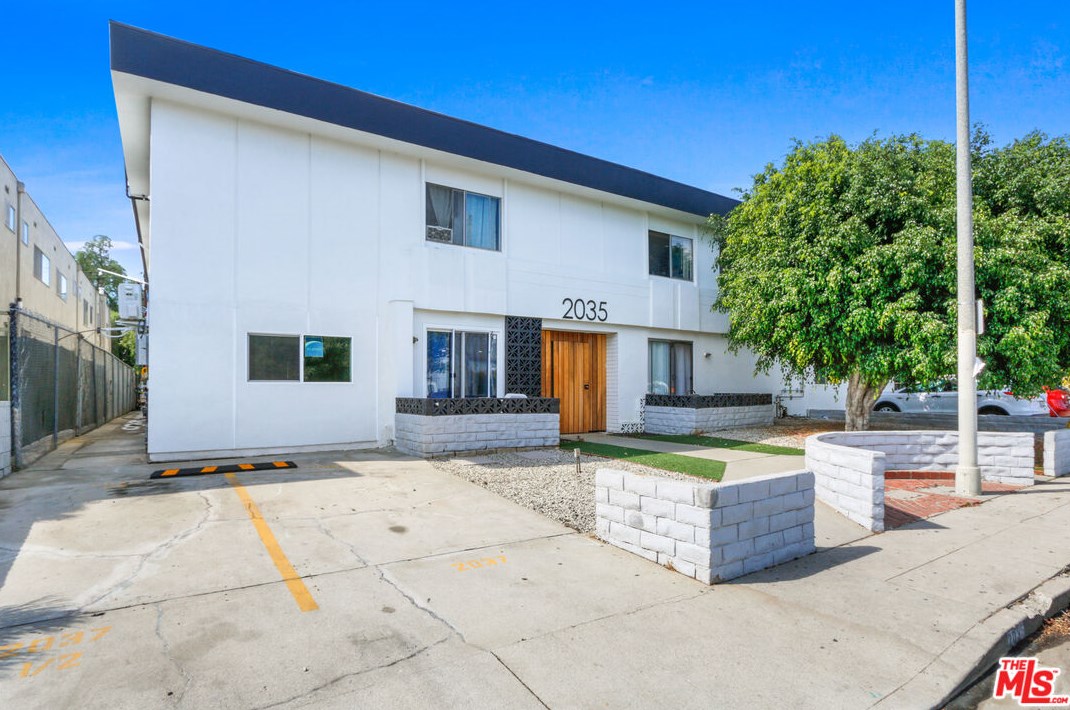 2033 Chariton St, Los Angeles CA  90034-1516 exterior