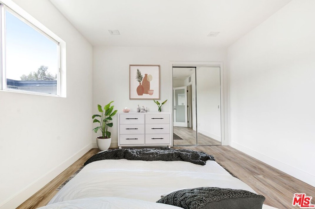 2033 Chariton St, Los Angeles CA  90034-1516 exterior