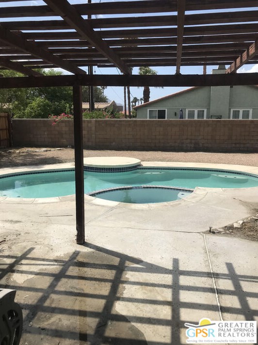 27595 Hombria Dr, Cathedral City, CA 92234-3487