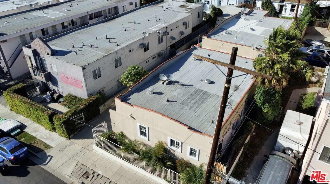 4501 Maplewood Ave, Los Angeles CA 90004-1901 exterior