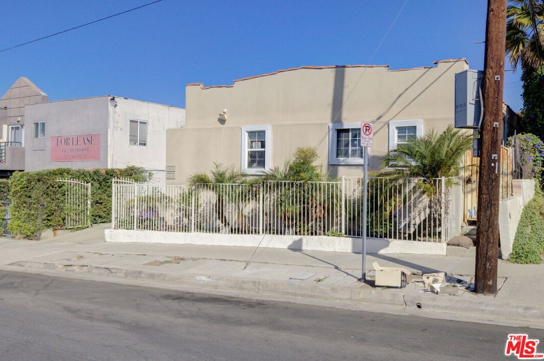 4501 Maplewood Ave, Los Angeles, CA 90004-1901