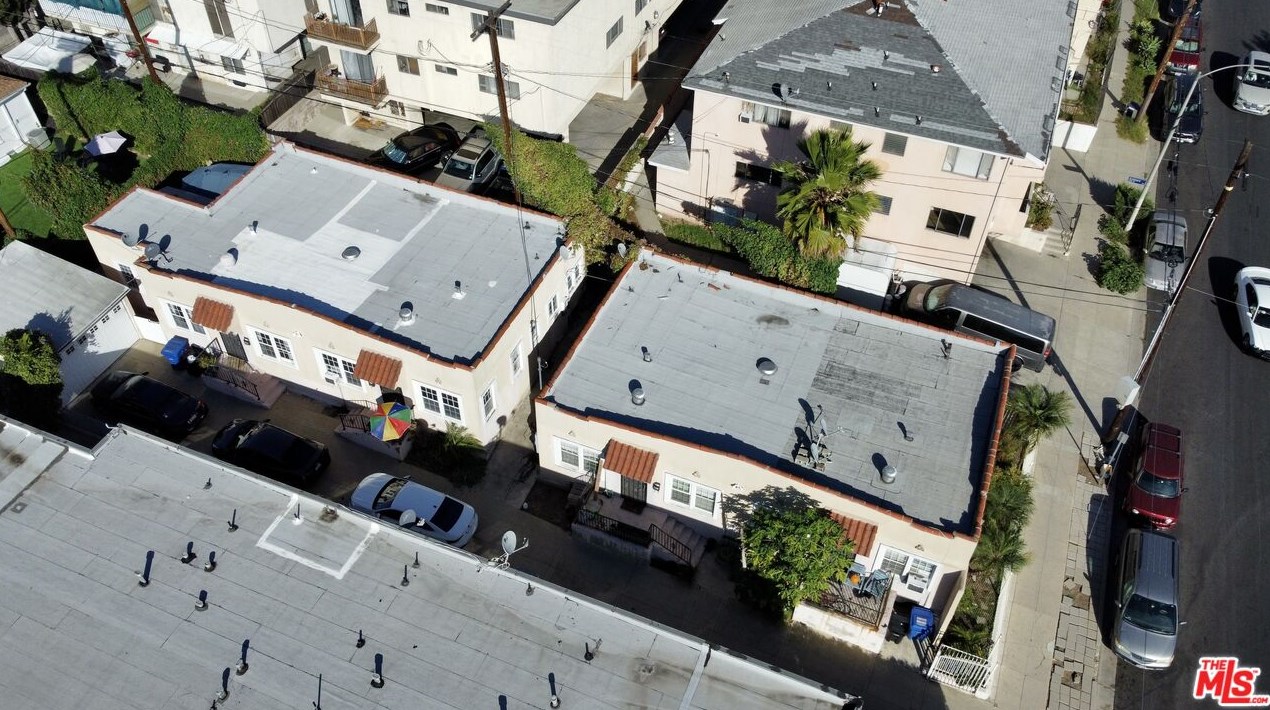 4501 Maplewood Ave, Los Angeles CA 90004-1901 exterior