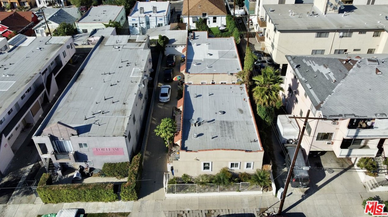 4501 Maplewood Ave, Los Angeles CA 90004-1901 exterior