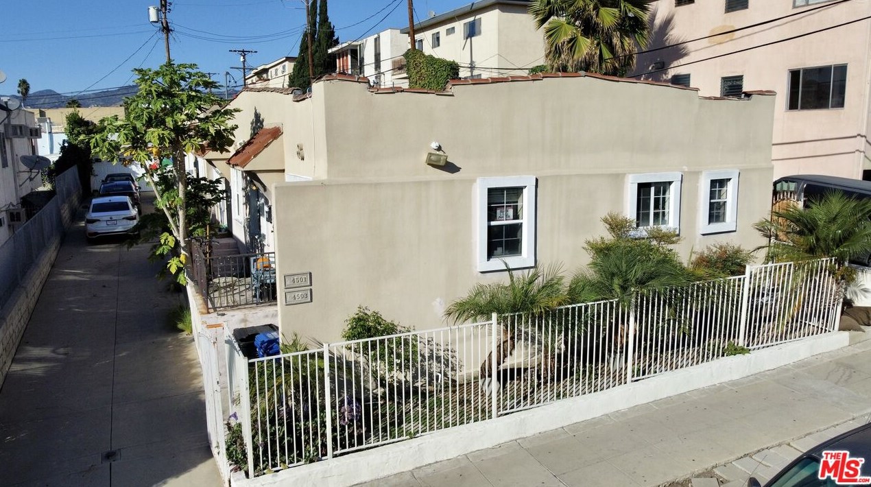 4501 Maplewood Ave, Los Angeles CA 90004-1901 exterior