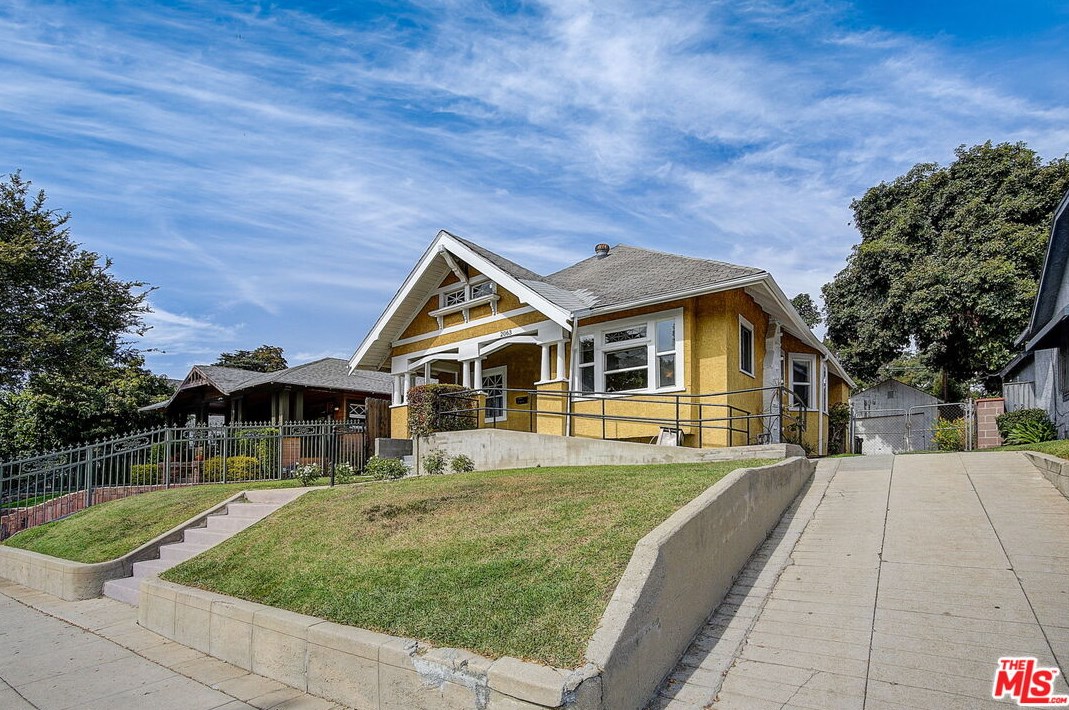 2063 28th St, Los Angeles, CA 90018-3020