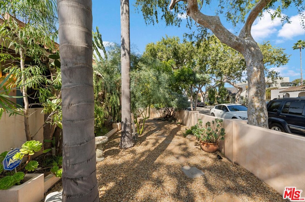 4233 Coolidge Ave, Los Angeles, CA 90066-5415