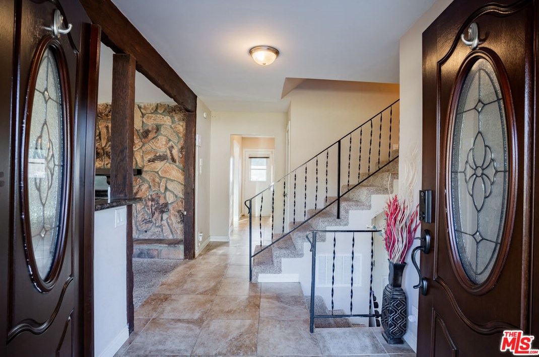 10527 Variel Ave, Chatsworth, CA 91311