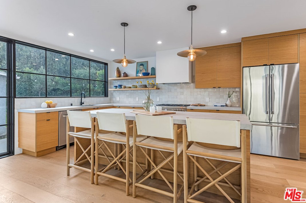 7635 Boeing Ave, Los Angeles CA  90045-1666 exterior