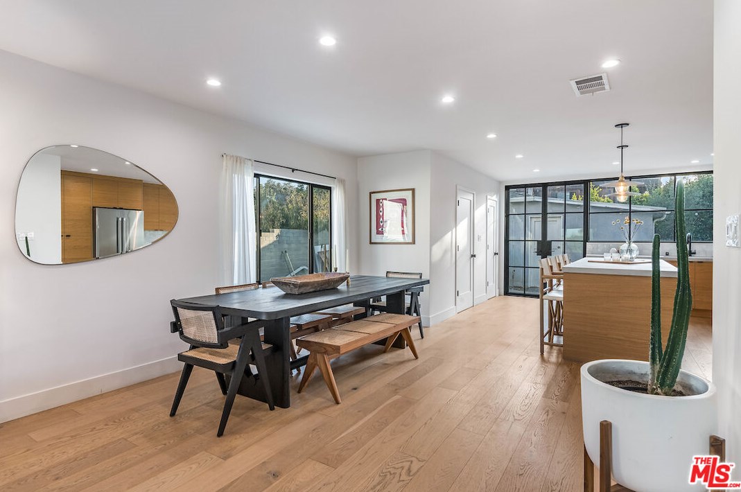 7635 Boeing Ave, Los Angeles CA  90045-1666 exterior