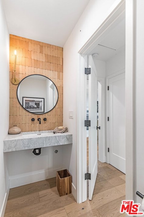 7635 Boeing Ave, Los Angeles CA  90045-1666 exterior