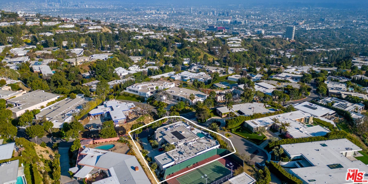 1705 Carla Rdg, Beverly Hills CA  90210-1911 exterior