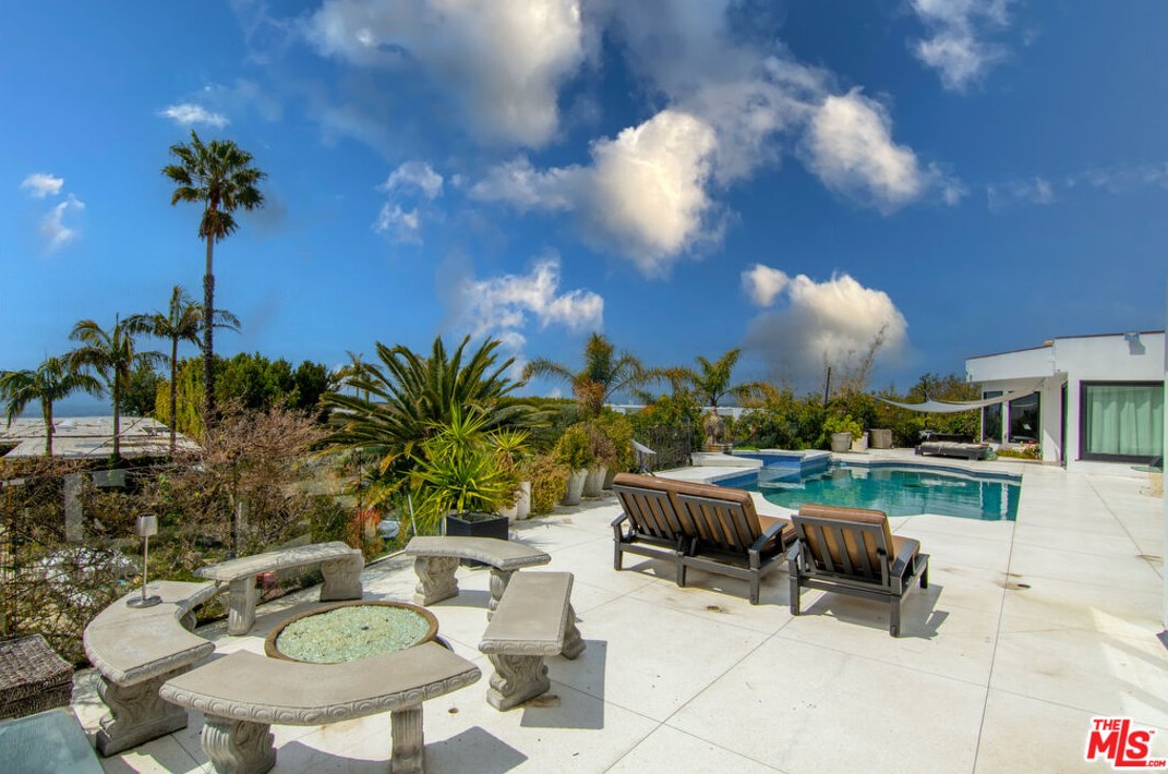 1705 Carla Rdg, Beverly Hills CA  90210-1911 exterior