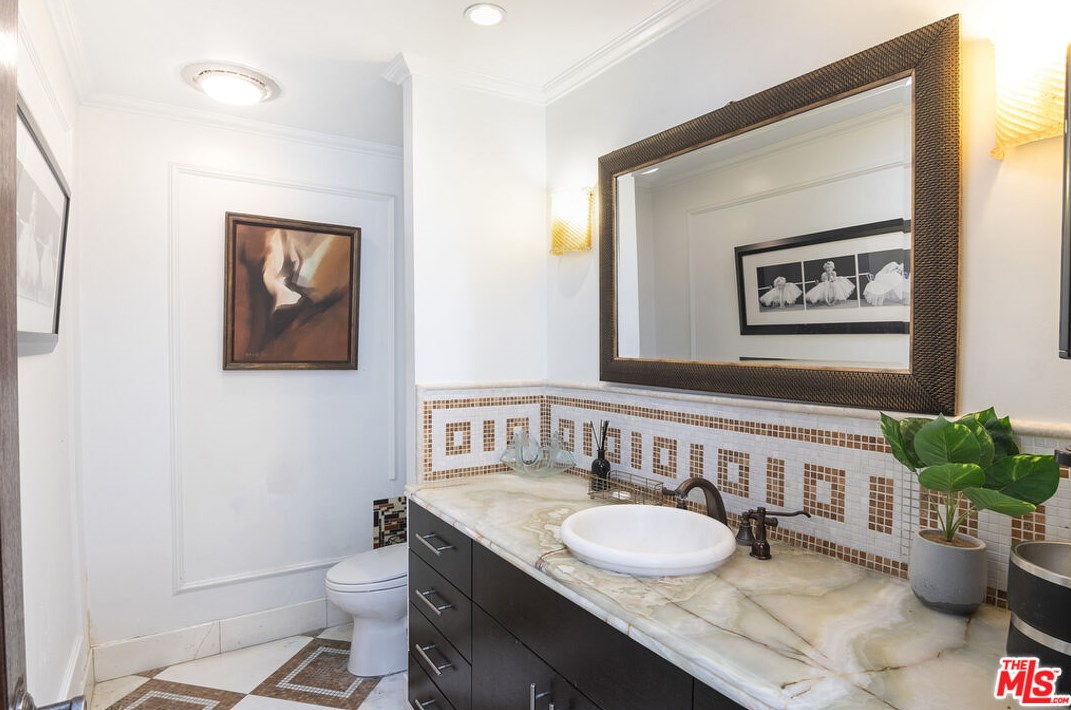 1705 Carla Rdg, Beverly Hills CA  90210-1911 exterior
