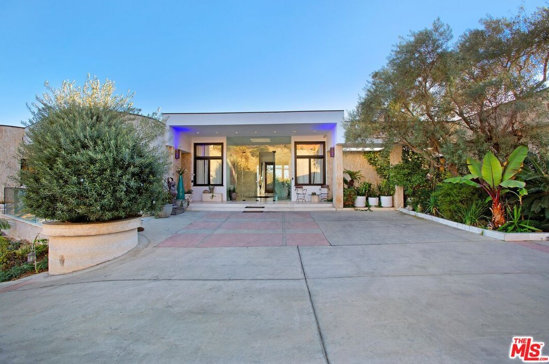 1705 Carla Rdg, Beverly Hills CA  90210-1911 exterior