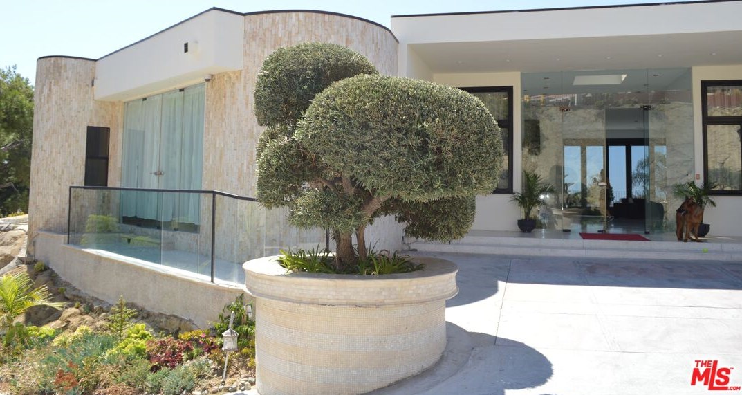 1705 Carla Rdg, Beverly Hills CA  90210-1911 exterior