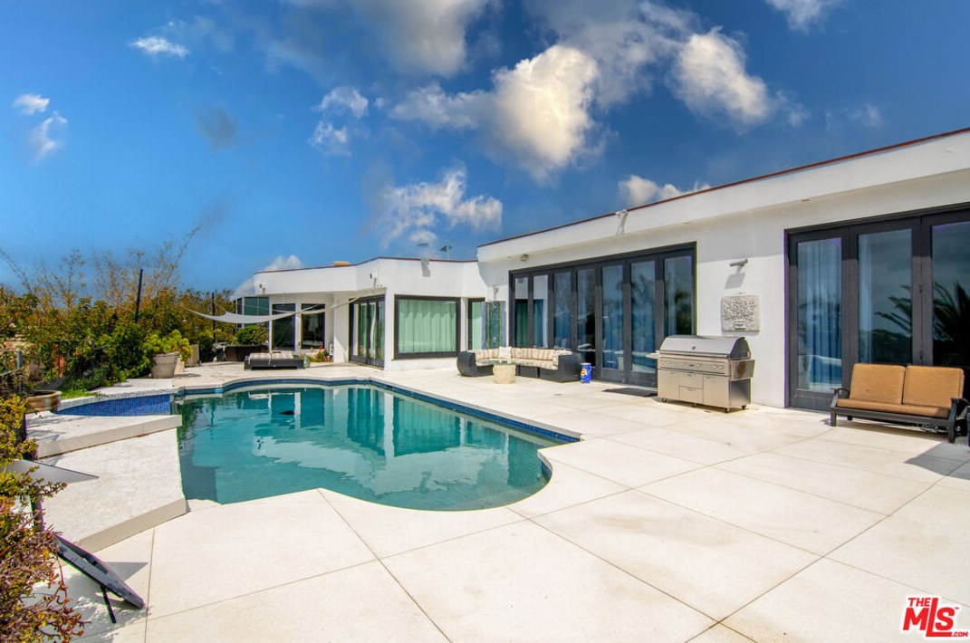 1705 Carla Rdg, Beverly Hills CA  90210-1911 exterior
