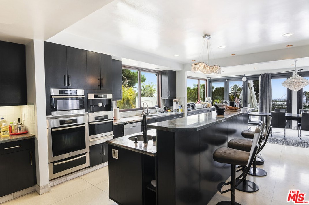 1705 Carla Rdg, Beverly Hills CA  90210-1911 exterior