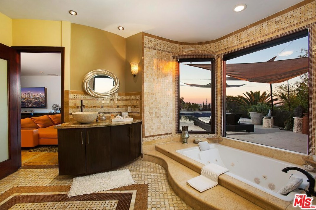 1705 Carla Rdg, Beverly Hills CA  90210-1911 exterior