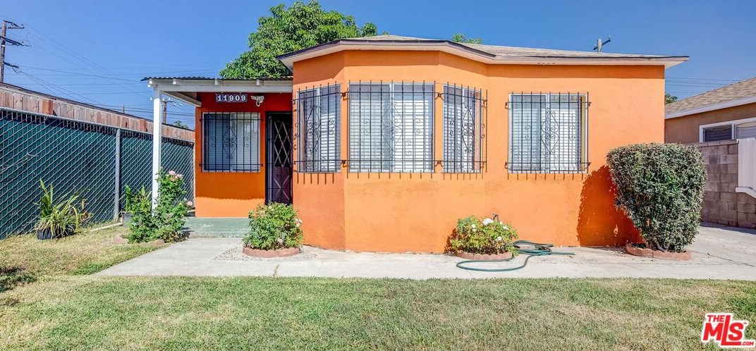 11909 Arkansas St, Artesia, CA 90701