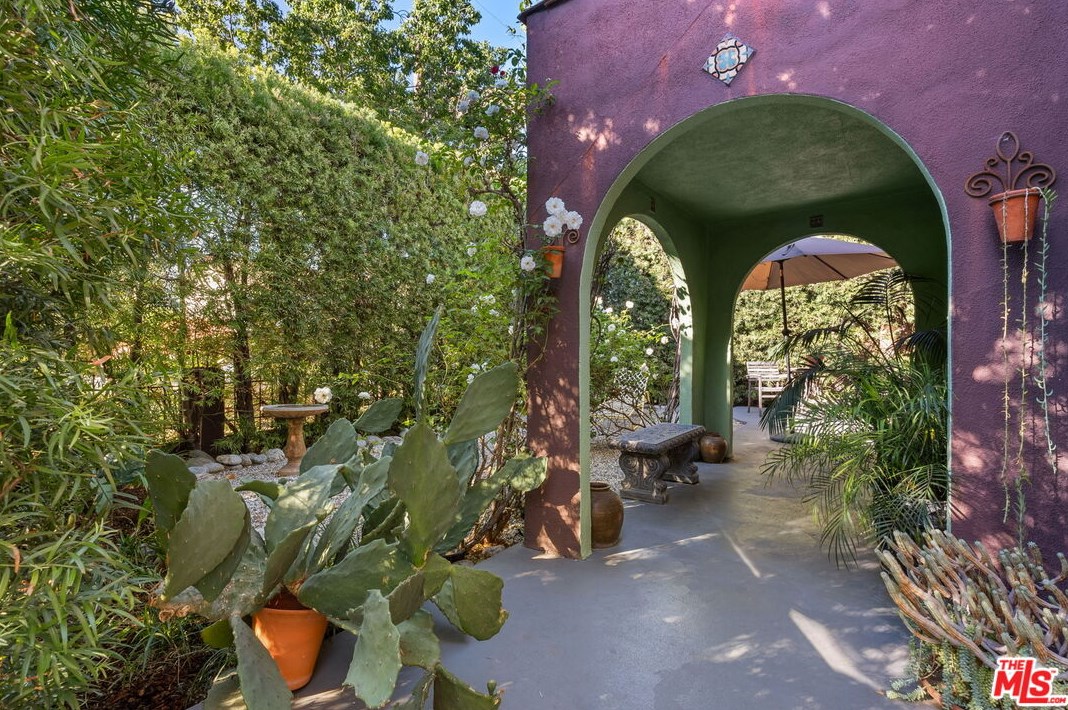 840 Coronado Ter, Los Angeles, CA 90026-4022