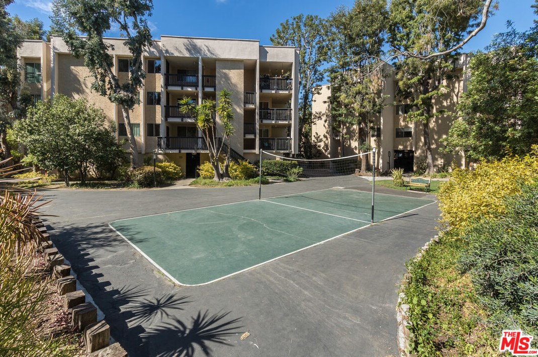 8106 Raintree Cir, Los Angeles CA  90230-4459 exterior