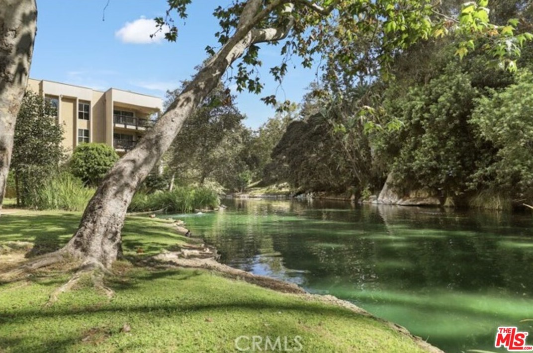 8106 Raintree Cir, Los Angeles CA  90230-4459 exterior