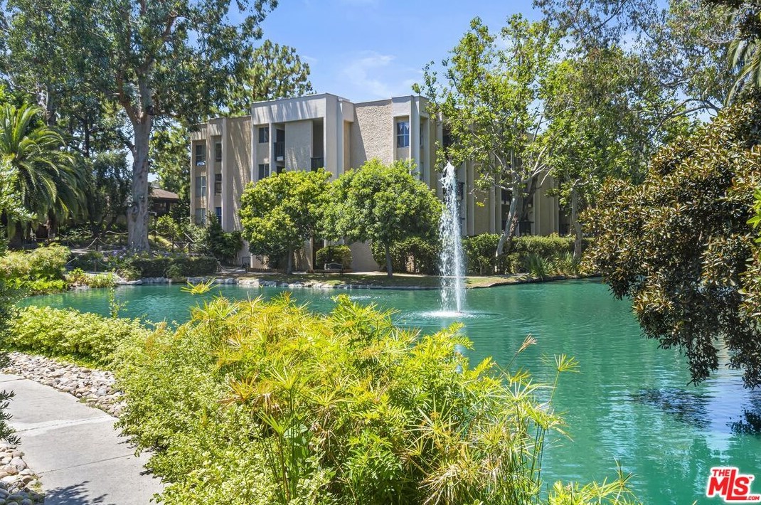 8106 Raintree Cir, Los Angeles CA  90230-4459 exterior