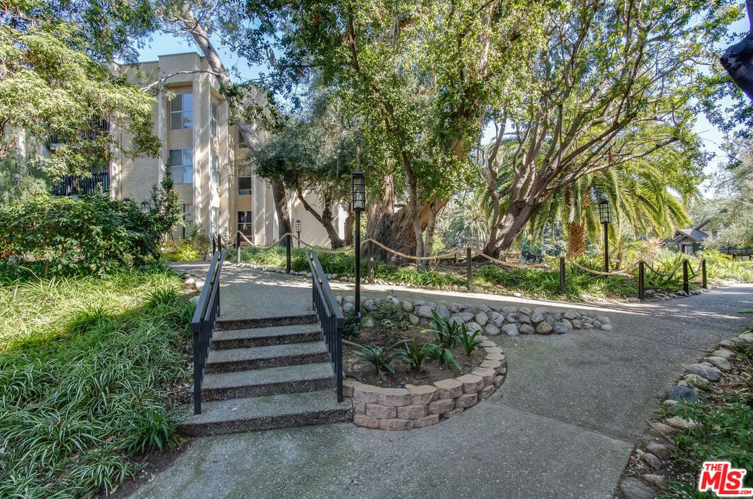 8106 Raintree Cir, Los Angeles CA  90230-4459 exterior