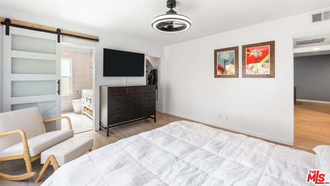 165 Swall Dr, Beverly Hills CA  90211-1944 exterior