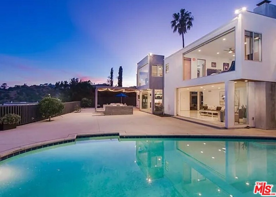 7984 Oceanus Dr, Los Angeles, CA 90046-2045