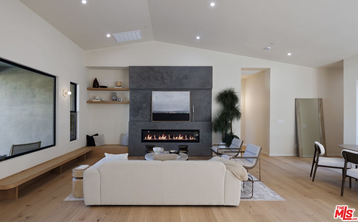 5007 Murietta Ave, Van Nuys, CA 91423