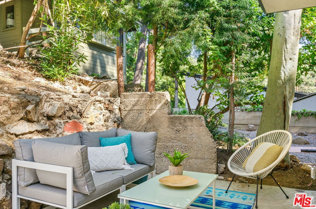 8223 Lookout Mountain Ave, Los Angeles CA  90046-1546 exterior