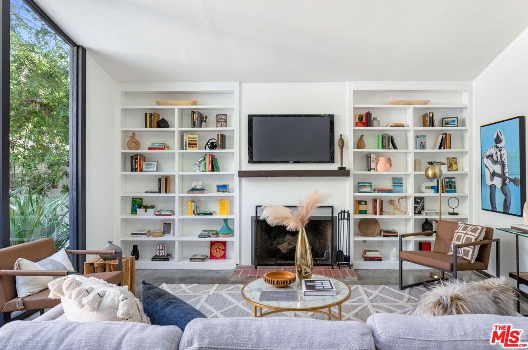 8223 Lookout Mountain Ave, Los Angeles CA  90046-1546 exterior