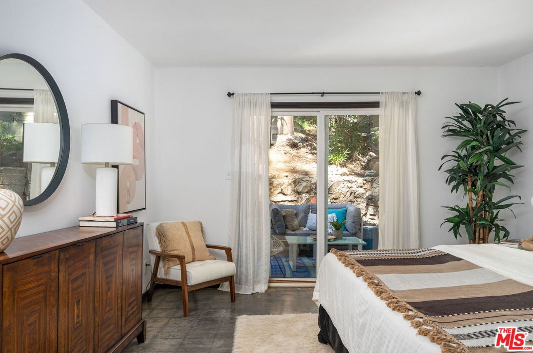 8223 Lookout Mountain Ave, Los Angeles CA  90046-1546 exterior