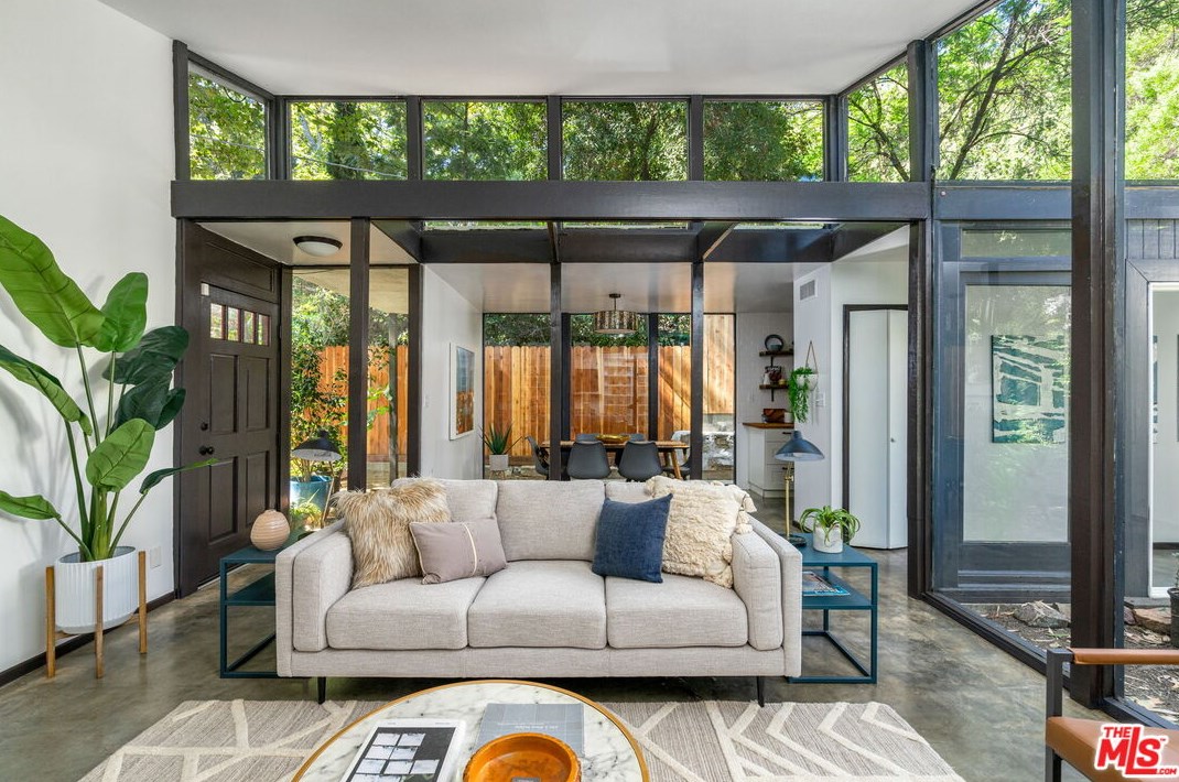 8223 Lookout Mountain Ave, Los Angeles CA  90046-1546 exterior