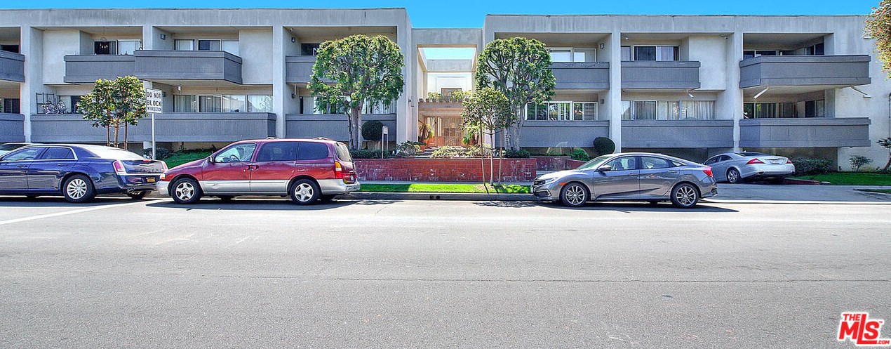 5300 Fairview Blvd #11, Los Angeles, CA 90056