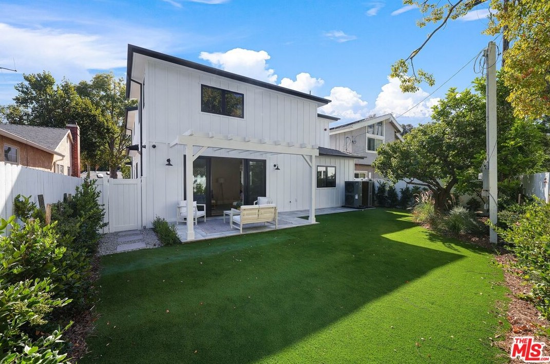 9717 Beverlywood St, Los Angeles CA  90034-1826 exterior