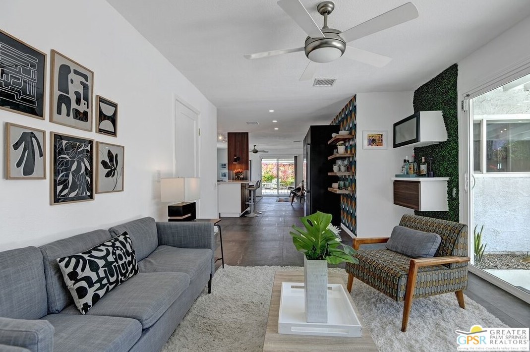 2221 Francis Dr, Palm Springs CA  92262-2553 exterior