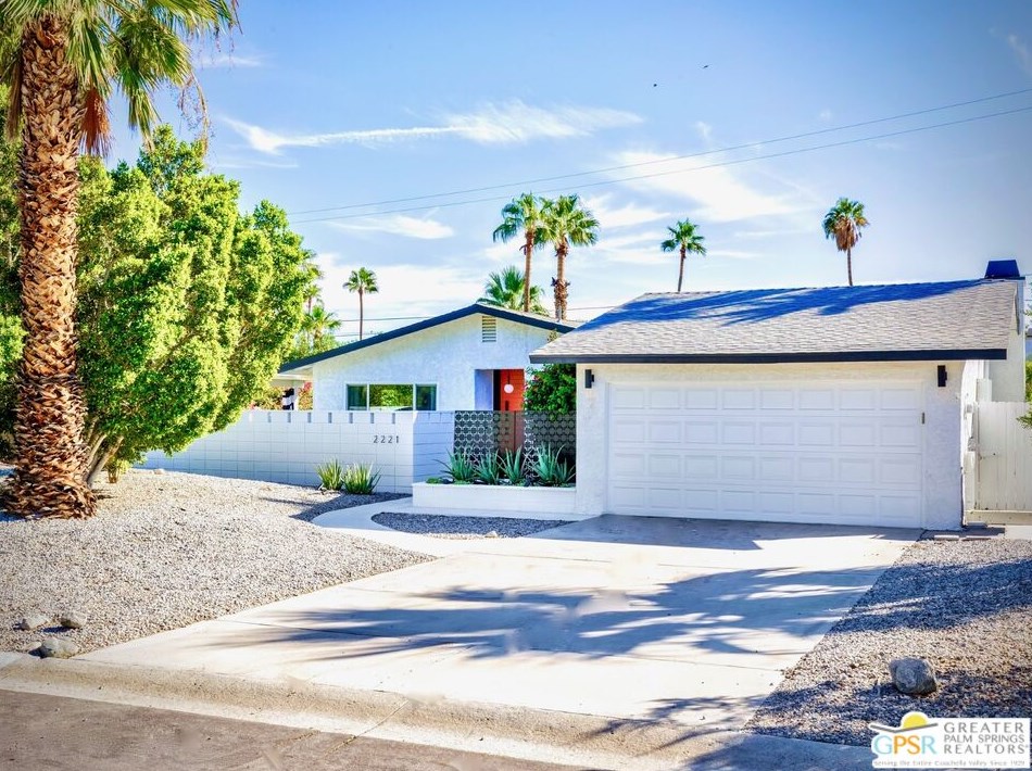 2221 Francis Dr, Palm Springs CA  92262-2553 exterior