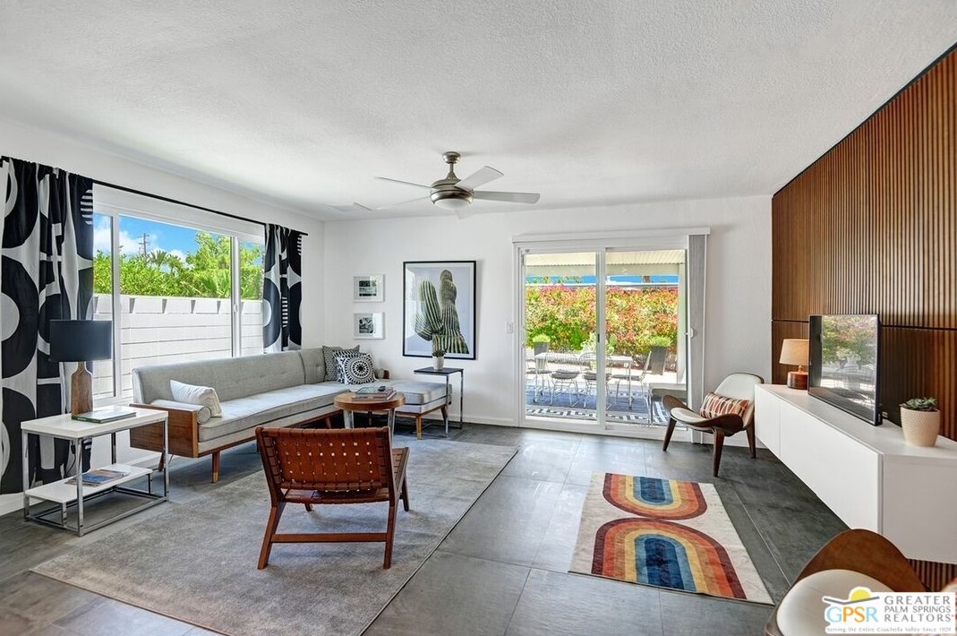 2221 Francis Dr, Palm Springs CA  92262-2553 exterior