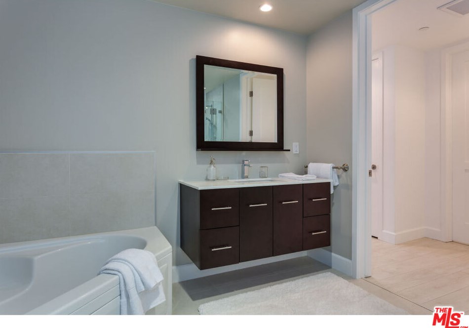 118 S Kenwood St #107, Glendale, CA 91205