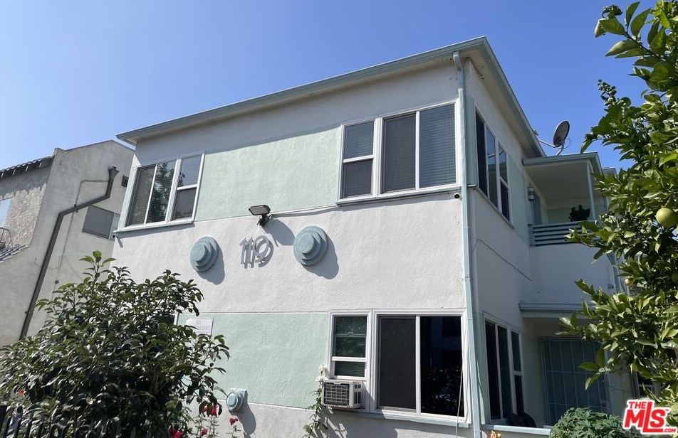 115 Westmoreland Ave, Los Angeles, CA 90004-4813