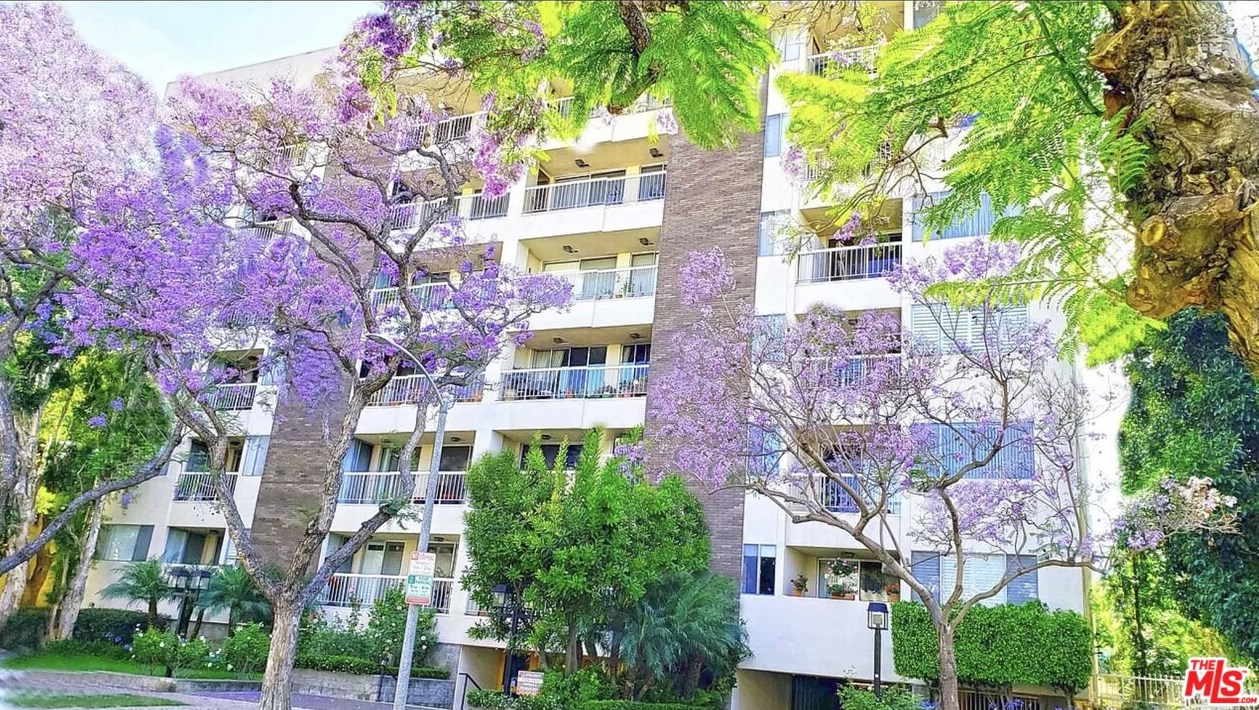 441 N Oakhurst Dr #402, Beverly Hills, CA 90210