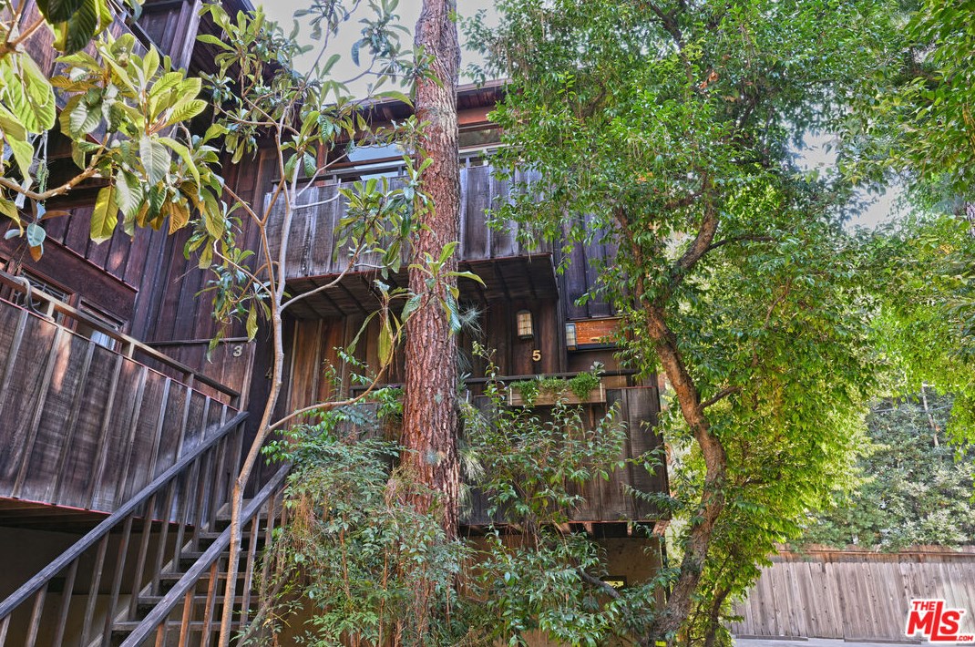 11612 Chenault St, Los Angeles CA  90049-4521 exterior
