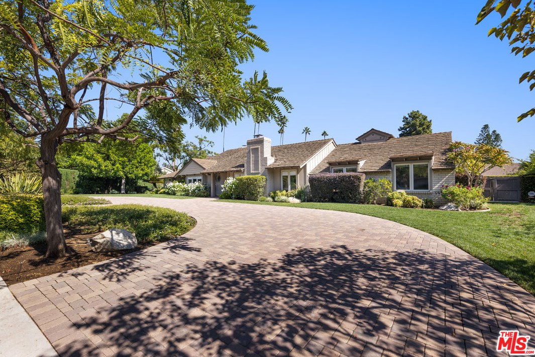1300 Monterey Pl, Pasadena, CA 91108